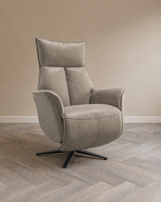 Relaxxx Argilla – elektrische relaxfauteuil met accu in warm grijsbeige suède-look, aanzicht 1